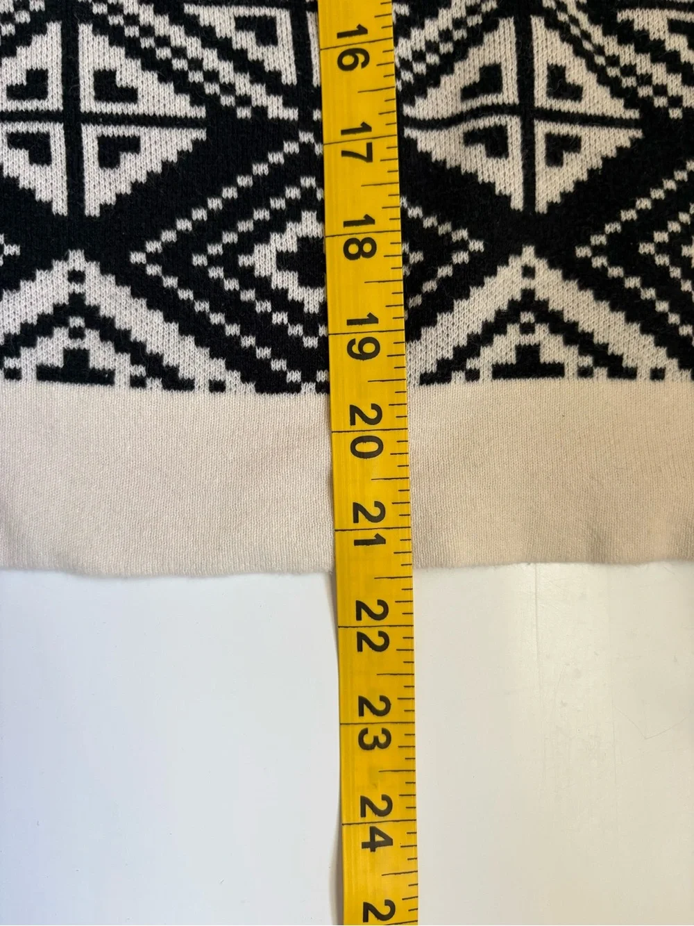 Banana Republic Women’s Aztec Tribal Diamond Knit Pullover Sweater  MP